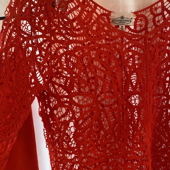 Beautiful red crocheted top with underlining top and bright fire engine red - Picture 2 of 4